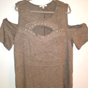 Tan blouse w off shoulder sleeves